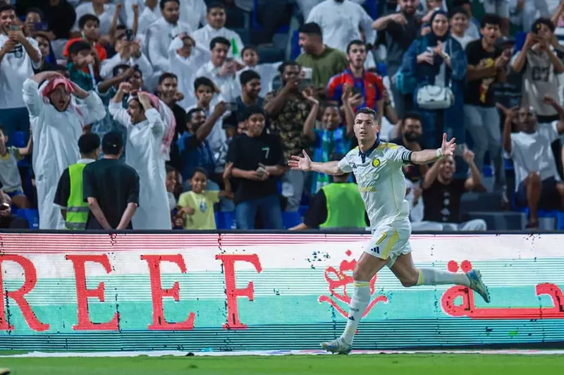 النصر السعودي: نسعى لتجديد عقد رونالدو وسط اهتمام 30 ناديًا بالتعاقد معه. النصر السعودي: نسعى لتجديد عقد رونالدو وسط اهتمام 30 ناديًا بالتعاقد معه.