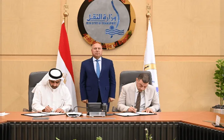 النقل تتعاقد مع جرين فالي لتشغيل 100 سيارة كهربائية بالقاهرة والجيزة