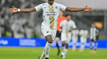النمور تُحتفل بالبطولة أمام الشباب.