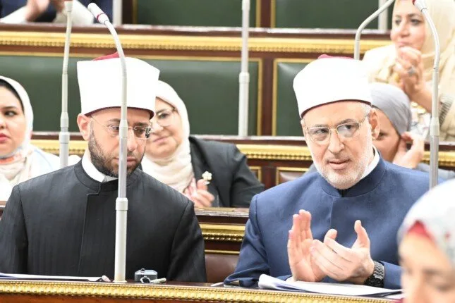 «النواب» يستجيب للأزهر بشأن تعديلات على مشروع قانون الفتوى الشرعية «النواب» يستجيب للأزهر بشأن تعديلات على مشروع قانون الفتوى الشرعية