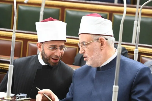 النواب يوافق نهائيًا على مشروع قانون إصدار الفتوى الشرعية بعد توافق الأزهر والأوقاف والإفتاء النواب يوافق نهائيًا على مشروع قانون إصدار الفتوى الشرعية بعد توافق الأزهر والأوقاف والإفتاء