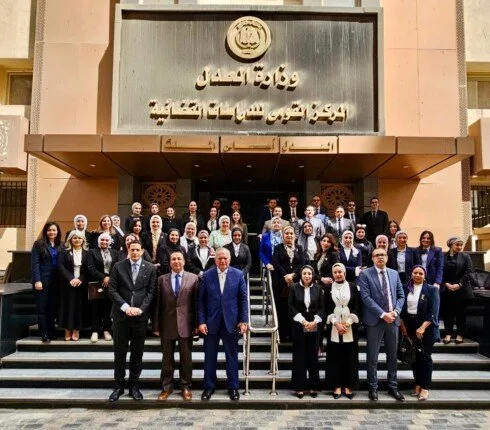 النيابة الإدارية تنهي الدورة التدريبية حول مبادئ المراسم والبروتوكول وأخلاقيات وتقاليد القضاء. النيابة الإدارية تنهي الدورة التدريبية حول مبادئ المراسم والبروتوكول وأخلاقيات وتقاليد القضاء.