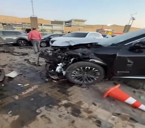 النيابة تصدر قرارا جديدا بشأن سائق التريلا المتسبب بتحطم سيارات معرض بالقطامية