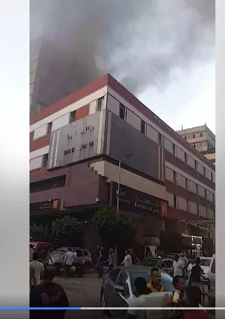 النيابة تندب المعمل الجنائي لمعاينة حريق مبنى إداري بوسط البلد
