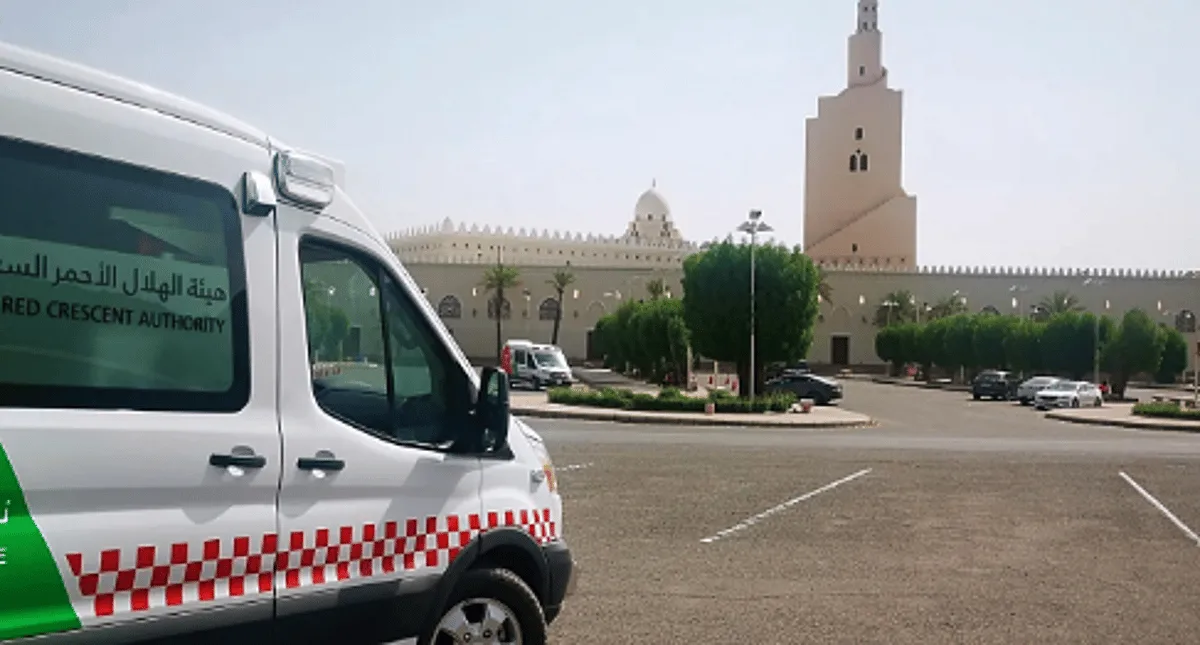 “الهلال الأحمر” في المدينة المنورة ينقذ حياة نيجيرية في مسجد الميقات بعد توقف قلبها.