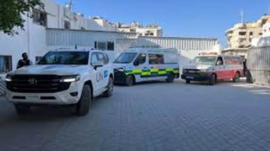 الهلال الأحمر ينقل 3 مرضى من مستشفى العودة المحاصر رغم الاعتقال وإطلاق النار بالقرب من سيارات الإسعاف. الهلال الأحمر ينقل 3 مرضى من مستشفى العودة المحاصر رغم الاعتقال وإطلاق النار بالقرب من سيارات الإسعاف.