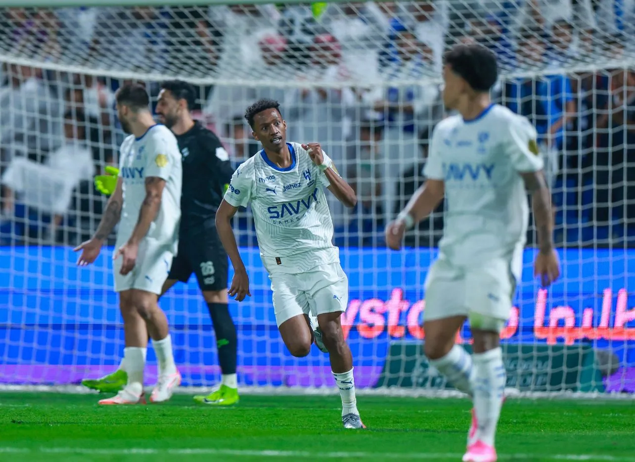 الهلال يحقق انتصاراً مثيراً على الفتح بأربعة أهداف في مباراة مثيرة الهلال يحقق انتصاراً مثيراً على الفتح بأربعة أهداف في مباراة مثيرة