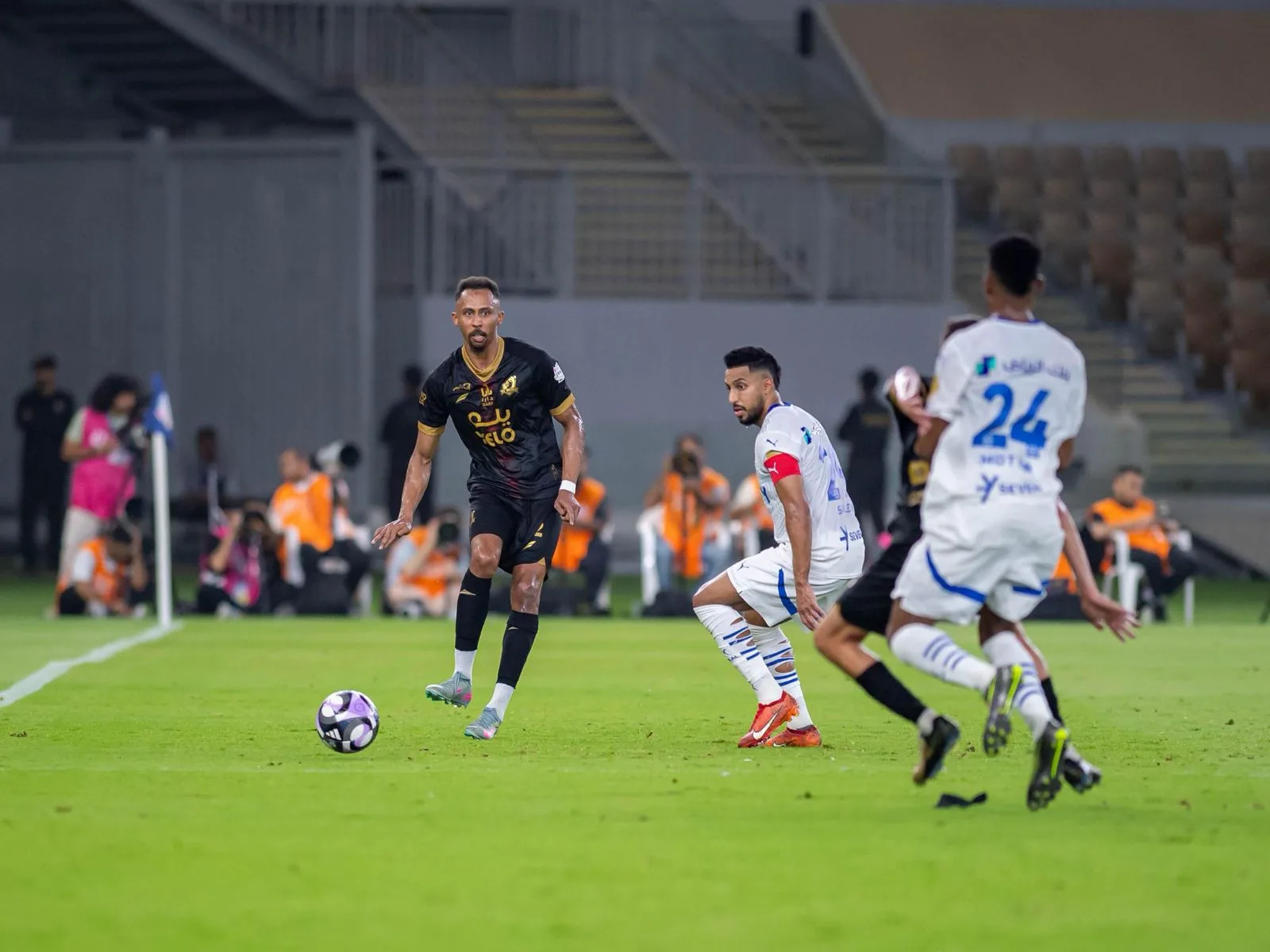 الهلال يحقق تعادلاً إيجابياً مع الوحدة في دوري روشن الهلال يحقق تعادلاً إيجابياً مع الوحدة في دوري روشن