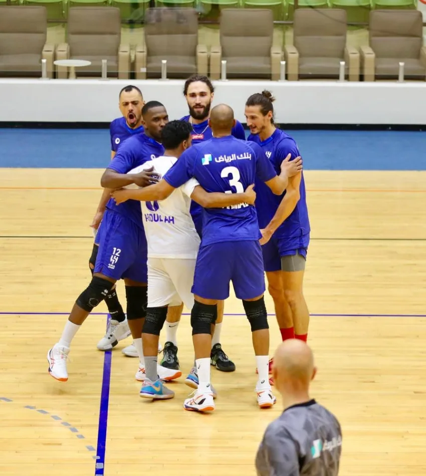 الهلال يحقق لقب الدوري الممتاز للكرة الطائرة للمرة العشرين بفوزه على النصر بثلاثة أشواط نظيفة.