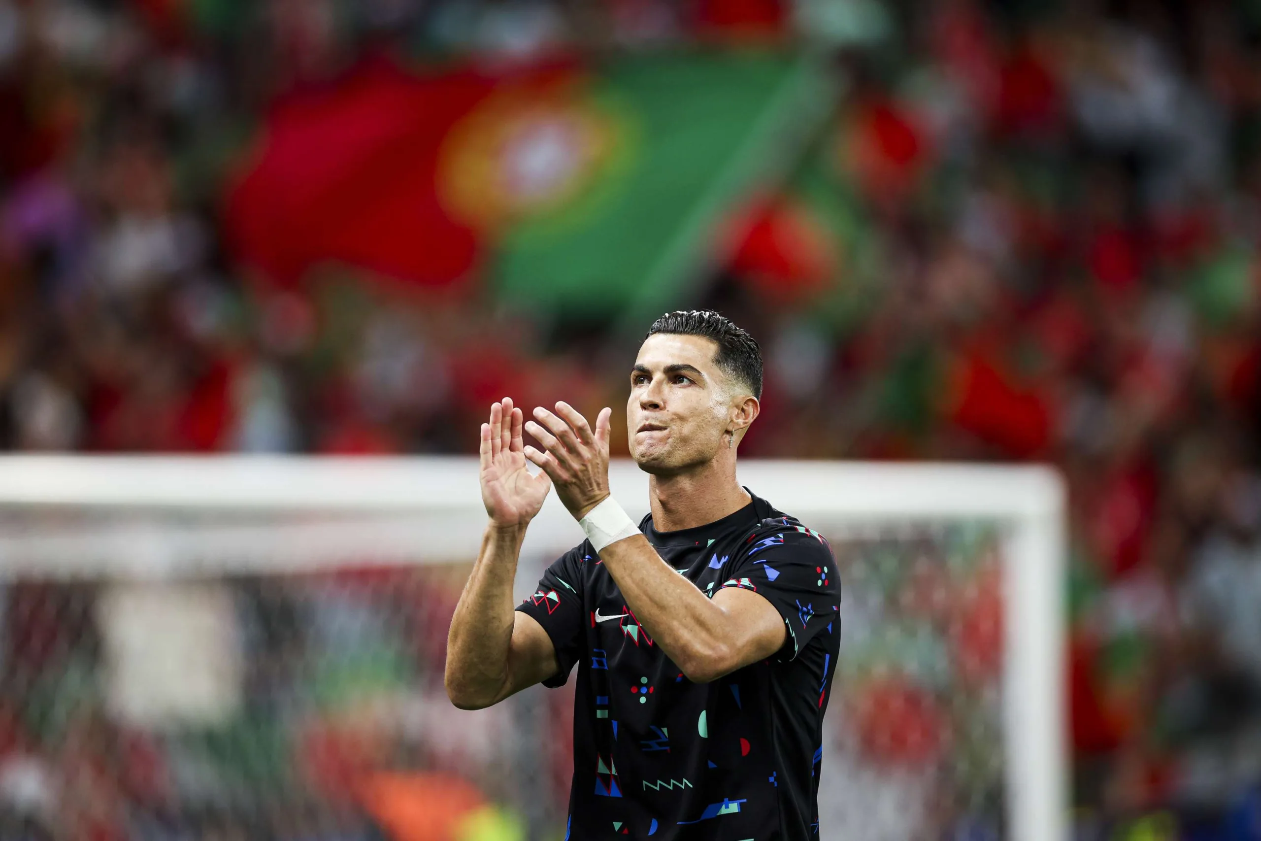 الهلال يعلن عن شروطه للتعاقد مع رونالدو ويستعرض خططه الرئيسية للفترة القادمة الهلال يعلن عن شروطه للتعاقد مع رونالدو ويستعرض خططه الرئيسية للفترة القادمة
