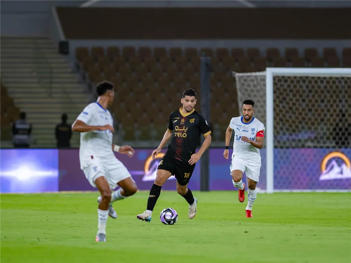 الهلال ينتزع تعادلًا مثيرًا من الوحدة في الدوري السعودي الهلال ينتزع تعادلًا مثيرًا من الوحدة في الدوري السعودي