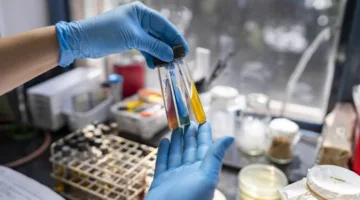 الهيئة الأمريكية للمُستحضرات الطبية تُعتمد لقاحاً جديداً للوقاية من كورونا