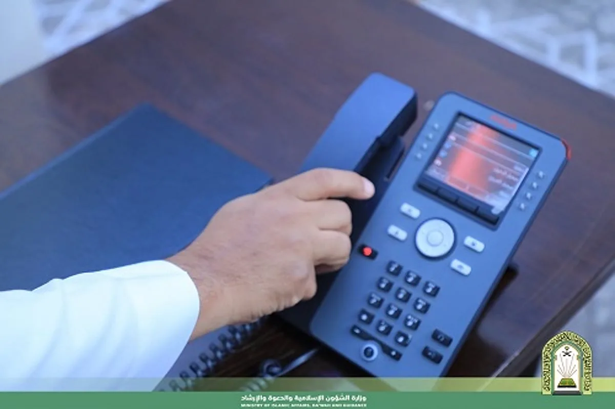 “الوزارة الإسلامية” تستقبل استفسارات الحجاج “عن بُعد” من خلال الهاتف المجاني “الوزارة الإسلامية” تستقبل استفسارات الحجاج “عن بُعد” من خلال الهاتف المجاني