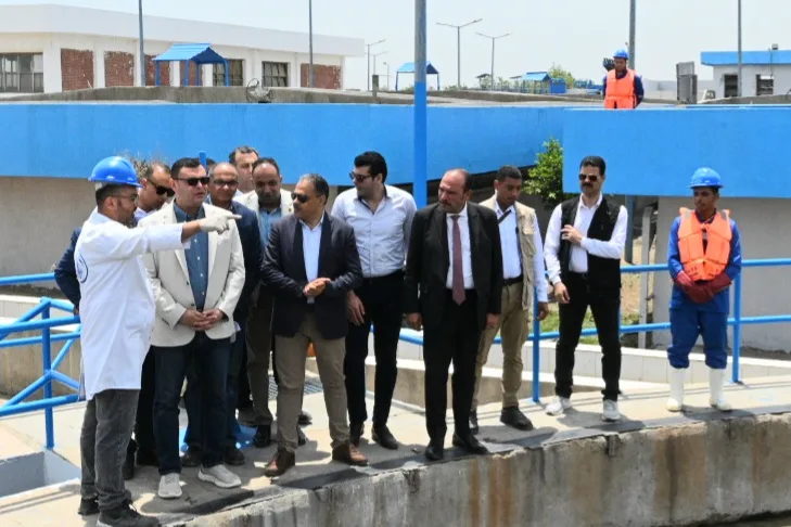 الوزير المسؤول عن الإسكان ومحافظ الشرقية يتفقدان تقدم أعمال نظامي مياه الشرب والصرف الصحي. الوزير المسؤول عن الإسكان ومحافظ الشرقية يتفقدان تقدم أعمال نظامي مياه الشرب والصرف الصحي.
