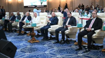 الوزير: نركز على تعزيز الاستثمارات في التكنولوجيا البيئية والطاقة المستدامة.