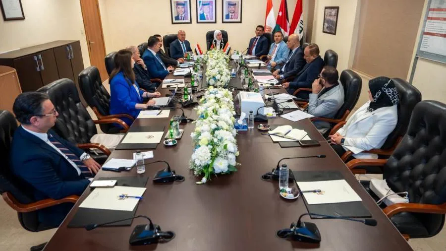 الوزير يشارك في الأنشطة الروتينية للاجتماع العام لشركة الجسر العربي. الوزير يشارك في الأنشطة الروتينية للاجتماع العام لشركة الجسر العربي.