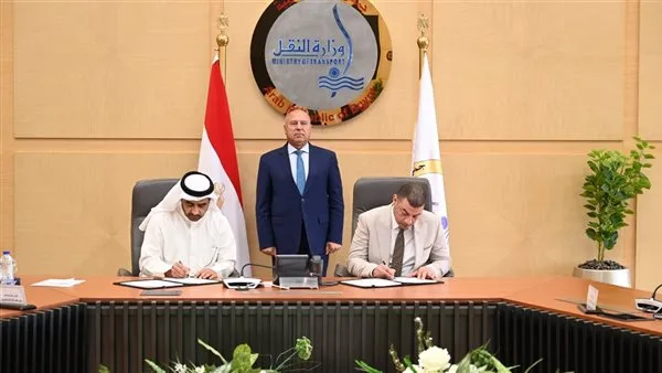 الوزير يشهد توقيع عقد ترخيص شركة جرين فالي لخدمات السيارات الكهربائية للعمل في مجال نقل الركاب