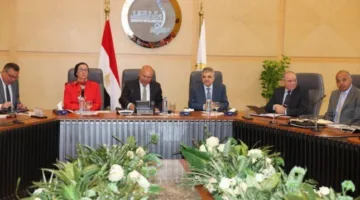 “الوزير” يناقش إمكانية توفير خدمة جمع النفايات الصلبة من السفن المارة عبر قناة السويس