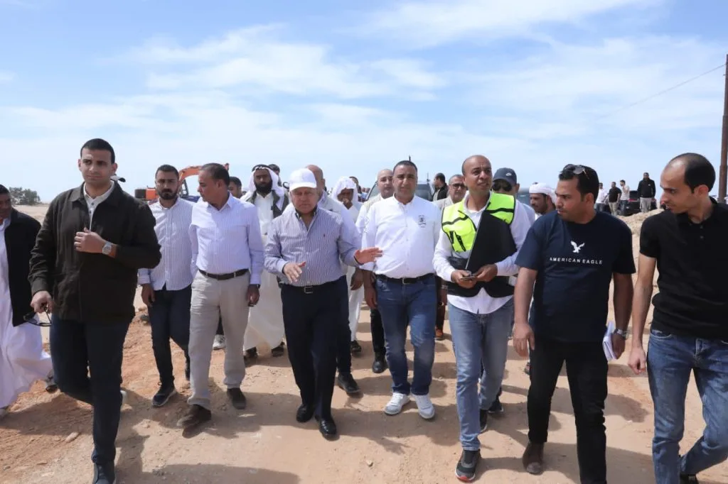 الوزير يُتابع تقدم مشروع السكك الحديدية في شمال سيناء الوزير يُتابع تقدم مشروع السكك الحديدية في شمال سيناء