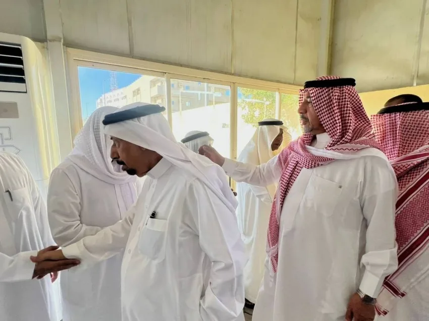 الوسط الإعلامي يودع الزميل مخاشن في جنازة مؤثرة الوسط الإعلامي يودع الزميل مخاشن في جنازة مؤثرة