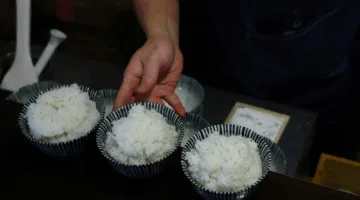 اليابان تطرح 300 ألف طن من احتياطي الأرز الحكومي للسيطرة على الأسعار