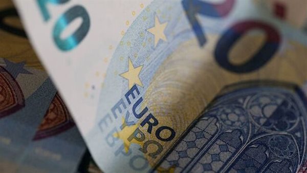 اليورو يتقدم بدعم من تجدد الضغوط التضخمية وتراجع رهانات خفض الفائدة الأوروبية