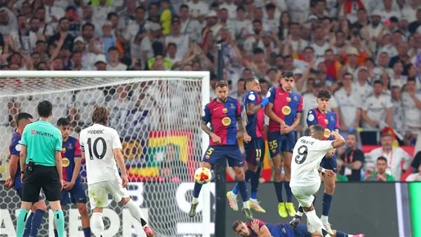 اليوم.. برشلونة يتحدى ريال مدريد في كلاسيكو الدوري الإسباني