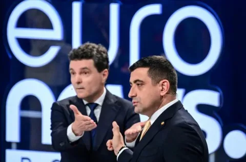 انتخابات رئاسية في رومانيا تتسم بتنافس قوي انتخابات رئاسية في رومانيا تتسم بتنافس قوي