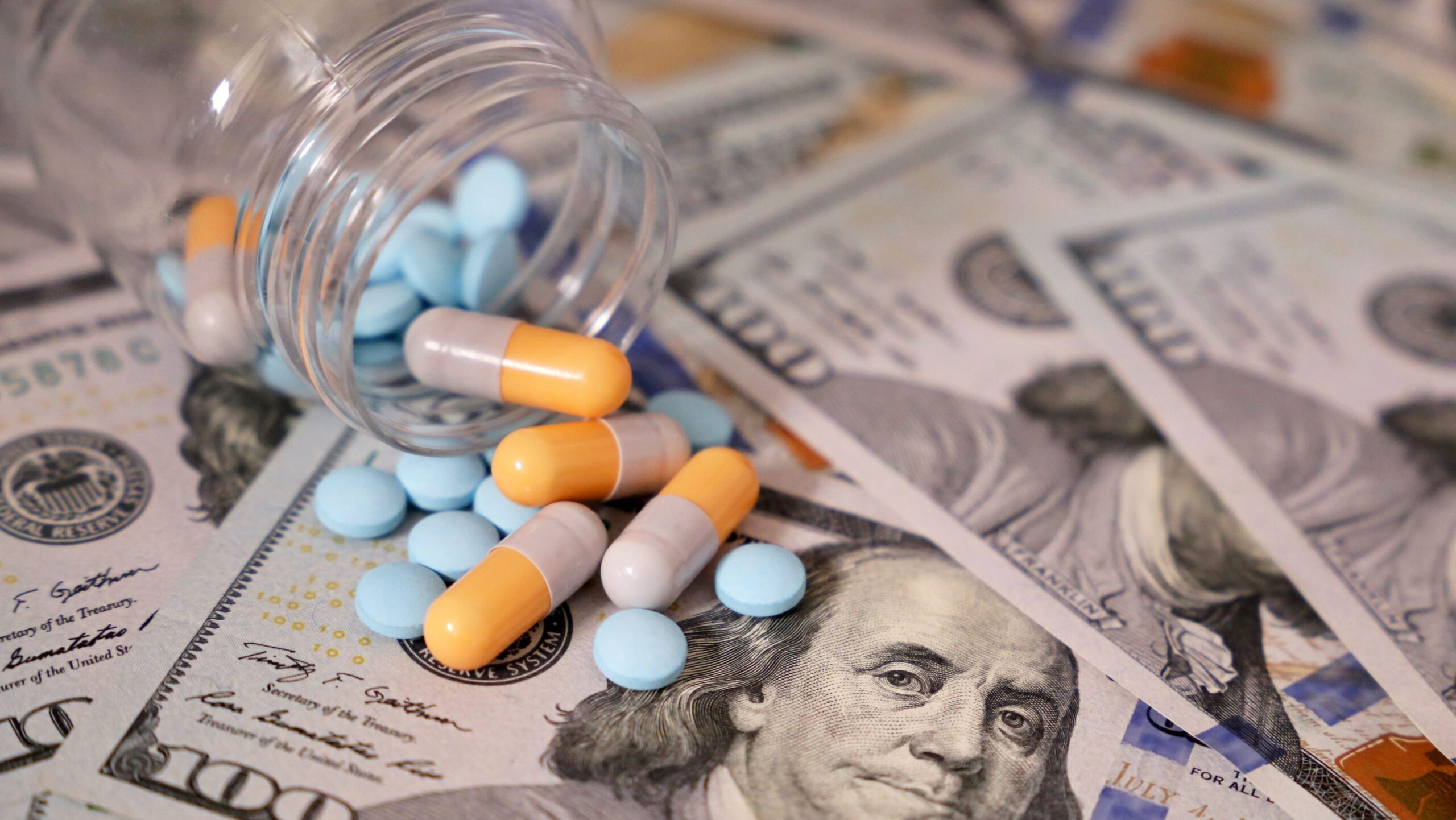 انخفاض أسعار أسهم الشركات الدوائية العالمية بعد تعهد ترامب بتقليل الأسعار