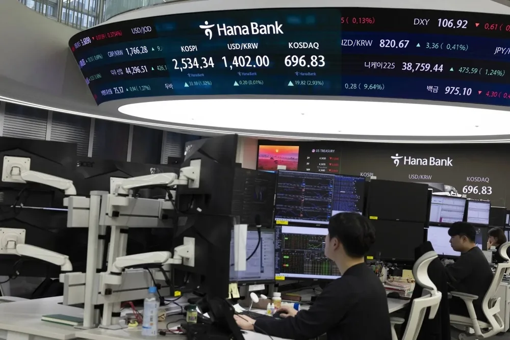 انخفاض أسعار الأسهم الآسيوية بسبب التباطؤ الاقتصادي في الصين انخفاض أسعار الأسهم الآسيوية بسبب التباطؤ الاقتصادي في الصين
