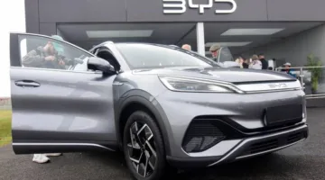 انخفاض أسهم BYD في هونغ كونغ في ظل زيادة المنافسة وحرب الأسعار في سوق السيارات الكهربائية