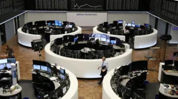 انخفاض المؤشرات الأوروبية في البداية بانتظار بيانات اقتصادية جديدة