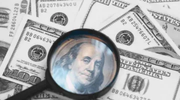 انخفاض جديد في سعر الدولار مقابل الجنيه في ختام تعاملات اليوم