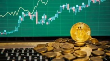 انخفاض جديد يؤثر على سوق العملات الرقمية رغم الارتفاعات القياسية الأخيرة لبيتكوين