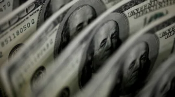 انخفاض سعر الدولار بسبب القلق حول الوضع المالي في الولايات المتحدة