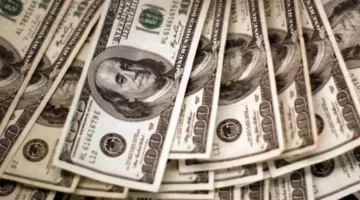 انخفاض قيمة الدولار بعد صدور بيانات اقتصادية أمريكية سلبية
