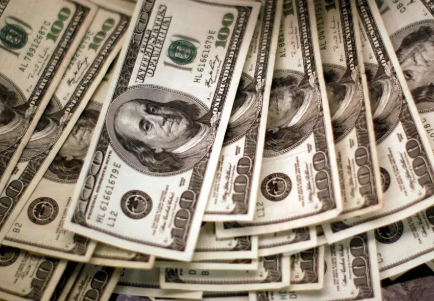 انخفاض قيمة الدولار بعد صدور بيانات اقتصادية أمريكية سلبية انخفاض قيمة الدولار بعد صدور بيانات اقتصادية أمريكية سلبية