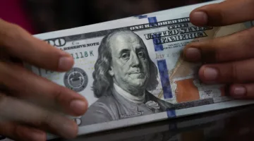 انخفاض مؤشر الدولار قبل مناقشات ترامب حول تخفيضات الضرائب