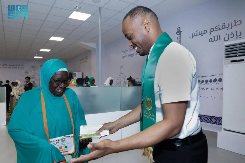 انطلاق أولى رحلات حجاج كوت ديفوار المستفيدين من مبادرة “طريق مكة” إلى مطار المدينة المنورة انطلاق أولى رحلات حجاج كوت ديفوار المستفيدين من مبادرة “طريق مكة” إلى مطار المدينة المنورة