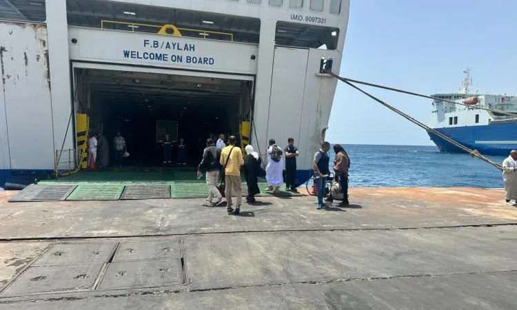 انطلاق الفوج الثاني من حجاج بيت الله الحرام من ميناء نويبع البحري انطلاق الفوج الثاني من حجاج بيت الله الحرام من ميناء نويبع البحري