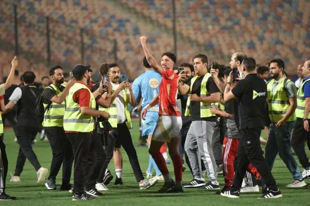 انقسامات داخل الأهلي بعد إعلان التعاقد مع ريفيرو.. رأي النحاس انقسامات داخل الأهلي بعد إعلان التعاقد مع ريفيرو.. رأي النحاس