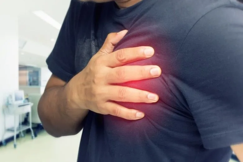 انكسار القلب: خطر أكبر على الرجال مقارنة بالنساء انكسار القلب: خطر أكبر على الرجال مقارنة بالنساء