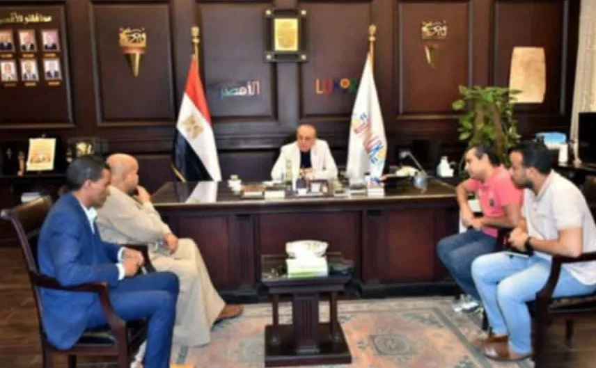 محافظ الأقصر يستقبل وفد شباب الضبعية لبحث مطالبهم ويؤكد على متابعة التنفيذ محافظ الأقصر يستقبل وفد شباب الضبعية لبحث مطالبهم ويؤكد على متابعة التنفيذ