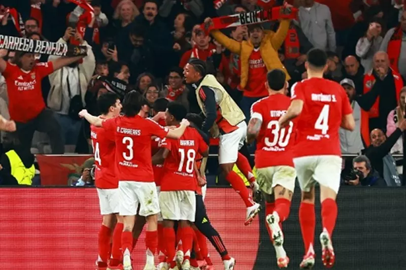 باريس سان جيرمان يتنافس مع ليفربول وتشيلسي للحصول على نجم بنفيكا باريس سان جيرمان يتنافس مع ليفربول وتشيلسي للحصول على نجم بنفيكا