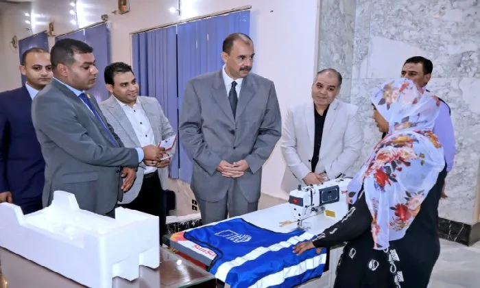 بالتشارك مع “حياة كريمة”.. محافظ سوهاج يوزع ماكينات خياطة على السيدات المستحقات للدعم. بالتشارك مع “حياة كريمة”.. محافظ سوهاج يوزع ماكينات خياطة على السيدات المستحقات للدعم.