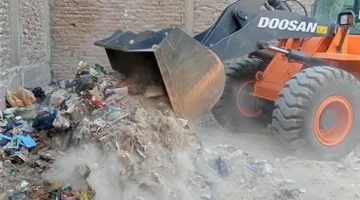 بالصور: أعمال تنظيف وإزالة الأتربة والنفايات الصلبة في شوارع الأقصر