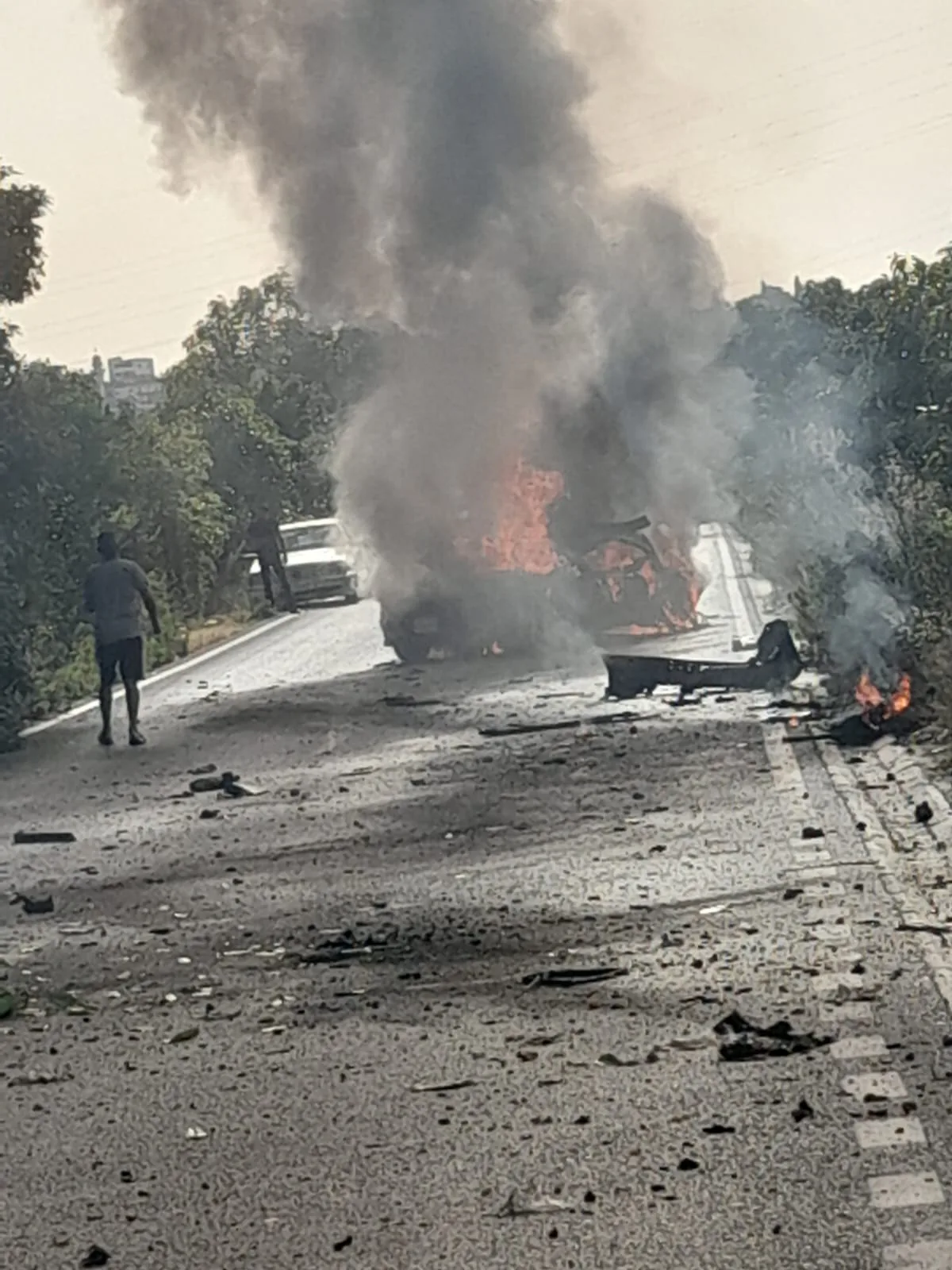 بالصور: استهداف إسرائيلي لسيارة معينة بالصور: استهداف إسرائيلي لسيارة معينة