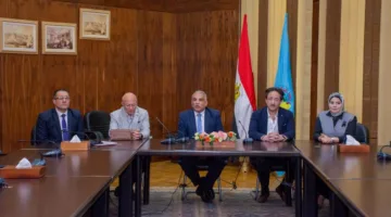 بالصور.. رئيس جامعة طنطا يوزع جوائز على المتدربات اللواتي شاركن في الدورة المجانية لتعليم الحياكة والتطريز.