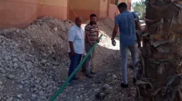 بالصور.. رئيس مدينة الزينية يراقب سير العمل في مشروع الصرف الصحي بالأقصر