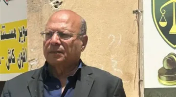 بالصور.. لحظة مؤثرة للناقد الرياضي عصام سالم أثناء محاكمة المتهمين في انفجار الواحات